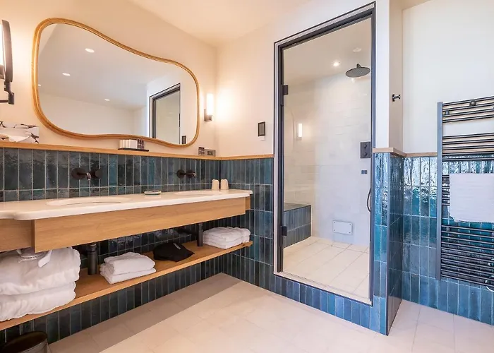 מלון Le Cafe De Paris 4*