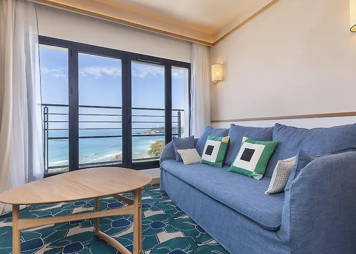 Le Cafe De Paris מלון 4*