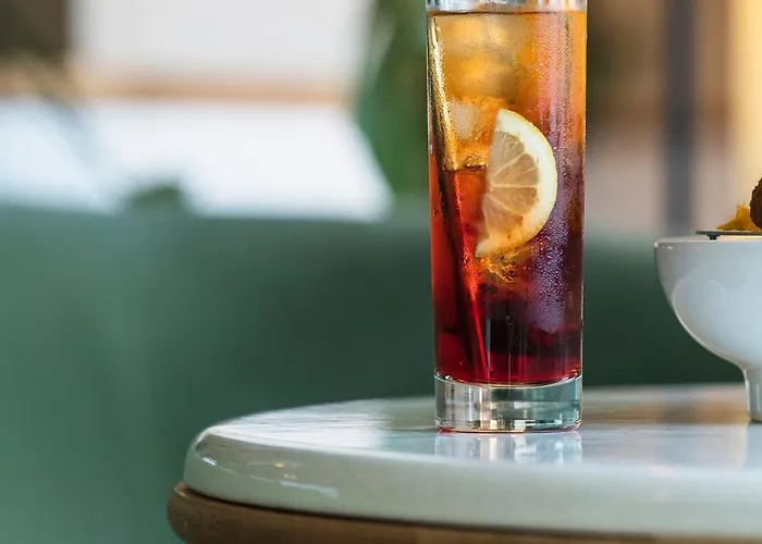 Le Cafe De Paris מלון