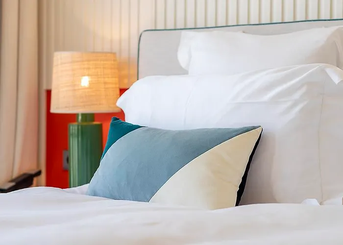 Le Cafe De Paris מלון 4*