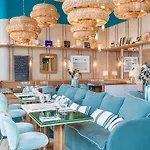 Le Cafe De Paris Hotel 4*