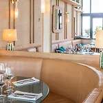Le Cafe De Paris Hotel 4*