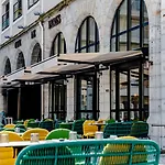 Le Café De Paris Hotel 4*