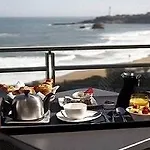 Le Cafe De Paris