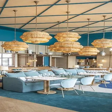 Отель Le Cafe De Paris Биарриц