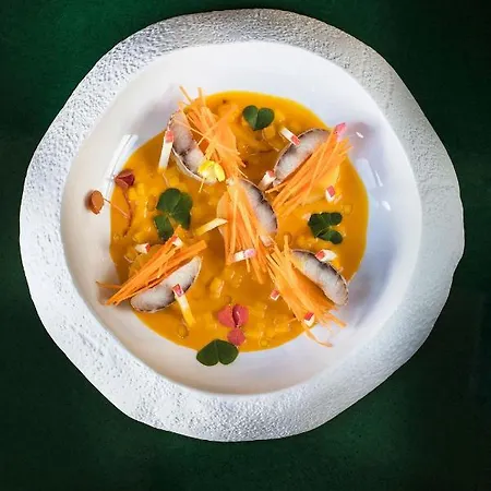 Le Cafe De Paris Отель 4*