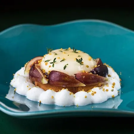 Отель Le Cafe De Paris 4*