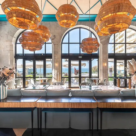 Le Café De Paris Hotel 4*