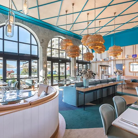 Отель Le Cafe De Paris