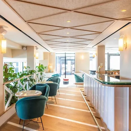 Отель Le Cafe De Paris 4*