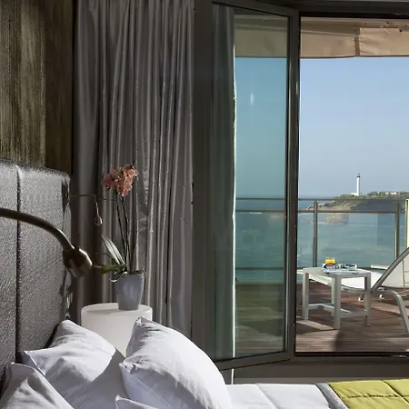 Le Cafe De Paris Отель 4*