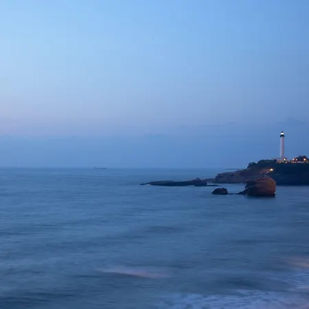 Отель Le Cafe De Paris Биарриц