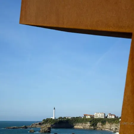 Отель Le Cafe De Paris 4*