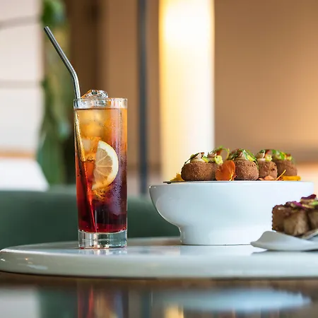 Le Cafe De Paris Отель 4*