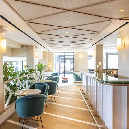 Le Cafe De Paris Отель 4*