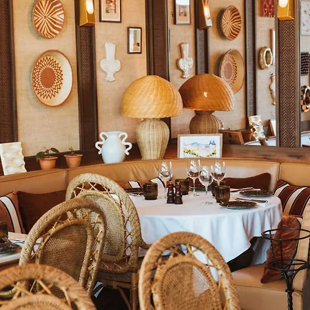 Le Cafe De Paris Hotel 4*