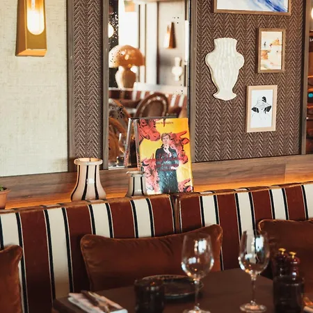 Le Café De Paris 4*