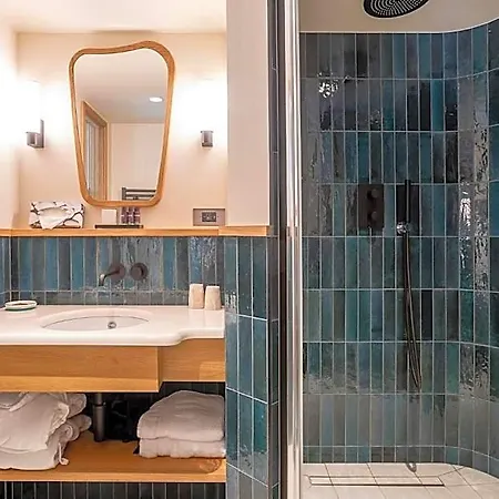 Hotel Le Café De Paris 4*