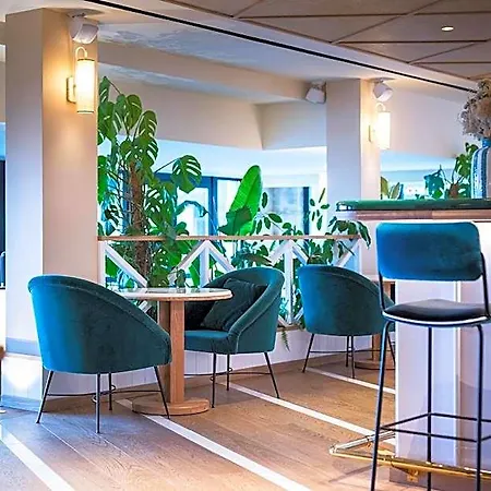 Le Café De Paris Hotel 4*