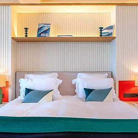 Le Café De Paris Hotel 4*
