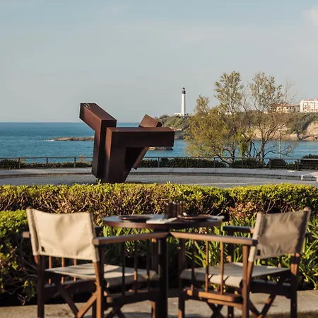 Le Café De Paris Hotel 4*
