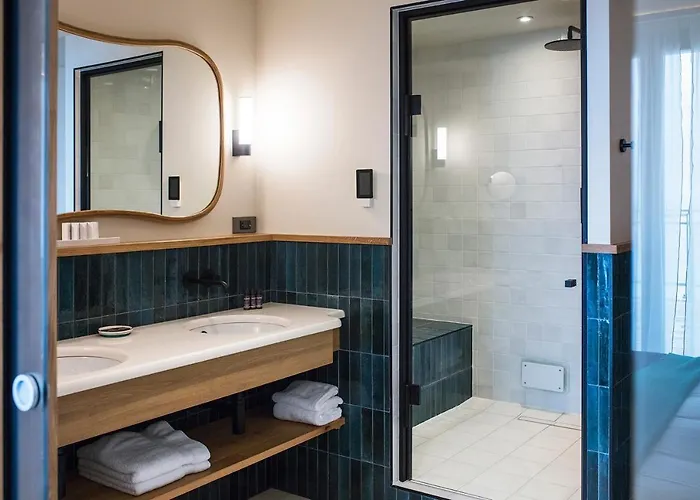 Le Café De Paris 4*